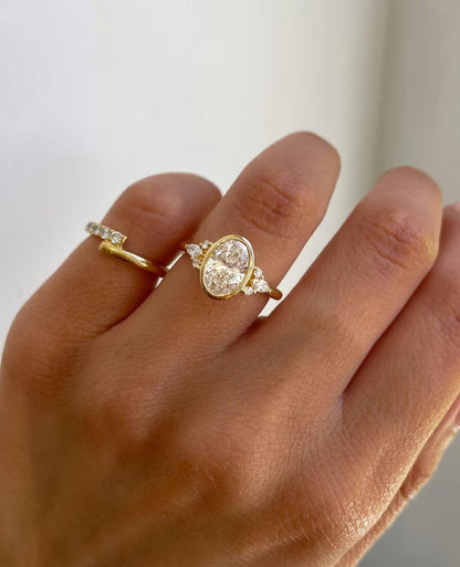 2 CT Oval Cut Moissanite Engagement Ring
