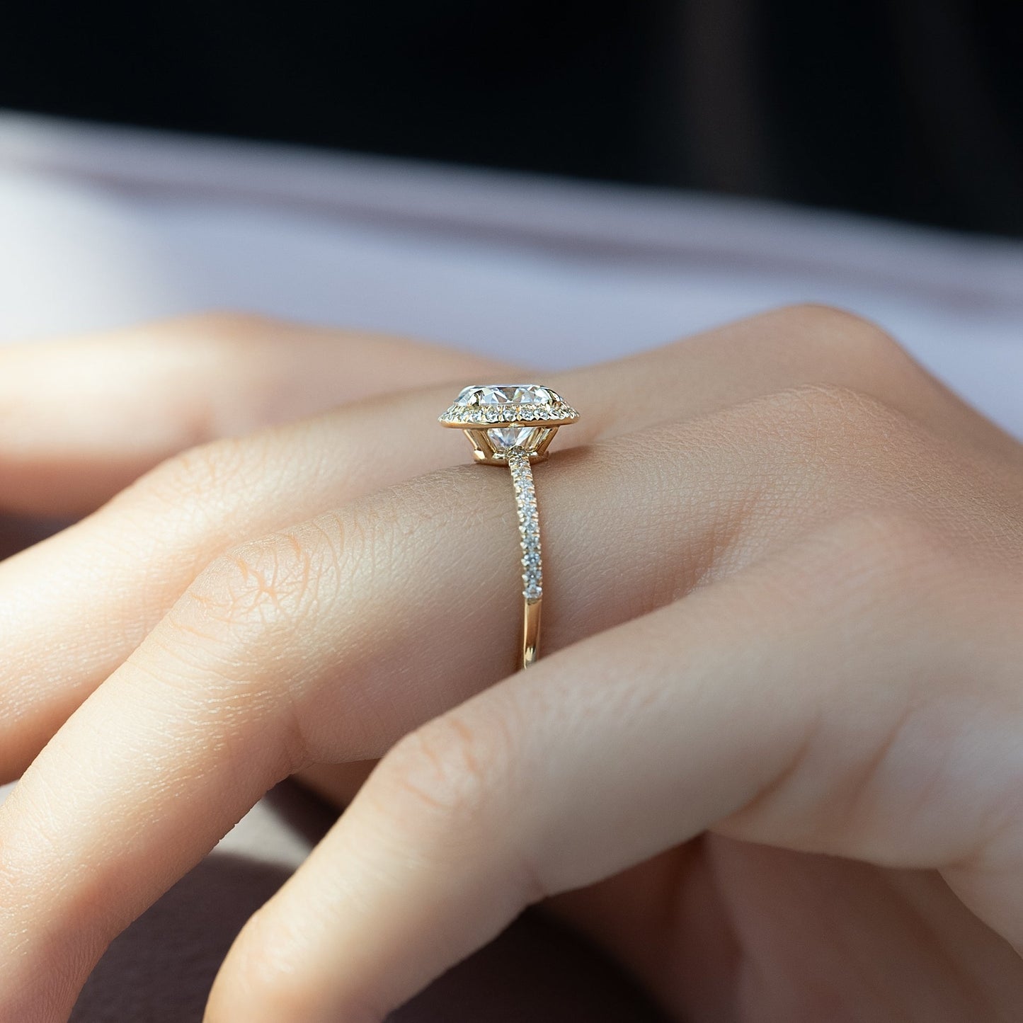 1.0CT Round Diamond Moissanite Halo Engagement Ring